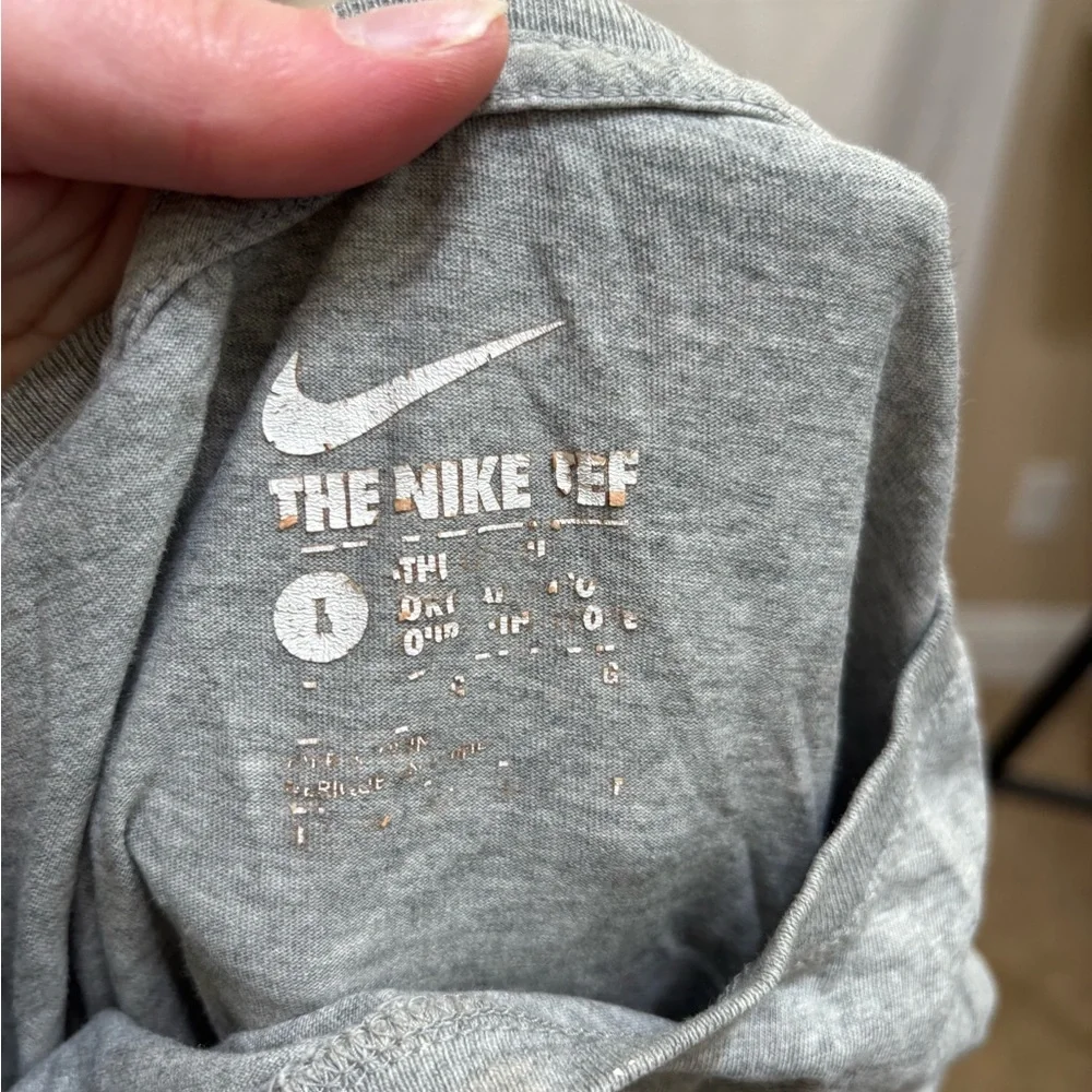 Nike‎ The Nike Tee Women’s Large Gray Short Sleeve Swoosh Logo T Shirt